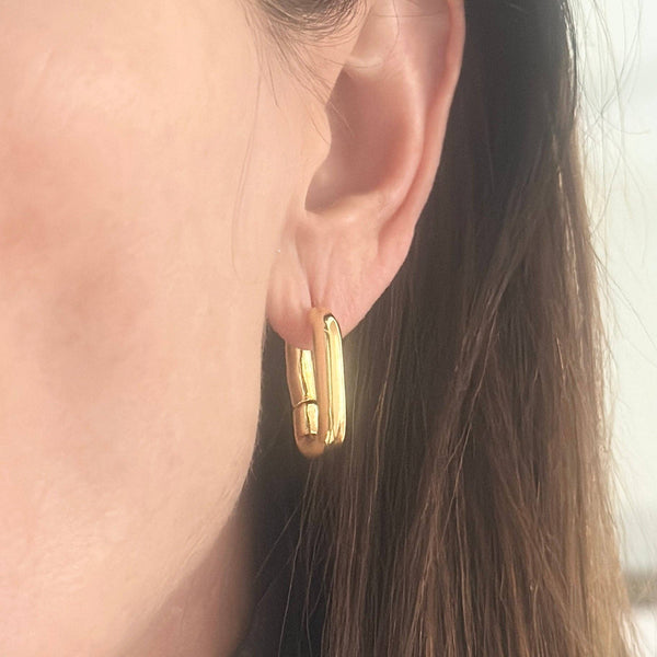 Kelly Hoops, Thick
