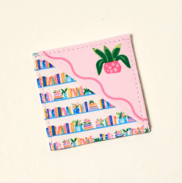 Corner Keeper Fabric Bookmark–Book Shelfie