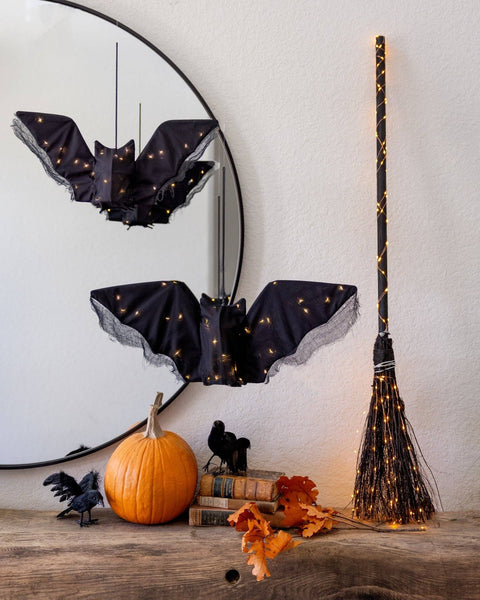 HAL1308 - Light up Decor Broom